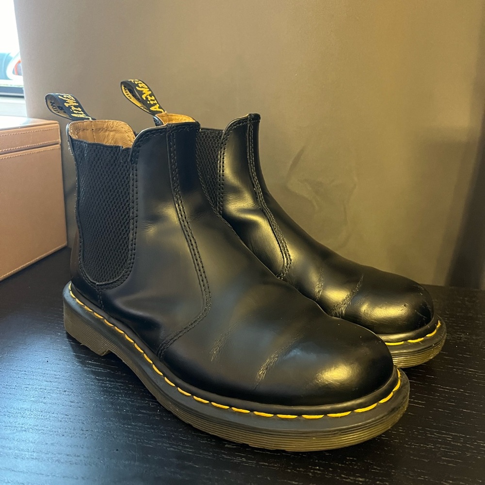 Dr. Martens 2976 Chelsea Boots